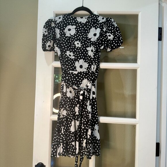 URBAN OUTFITTERS Cap Sleeve Wrap Front Floral Jocelyn Mini Dress - size small - Picture 9 of 9